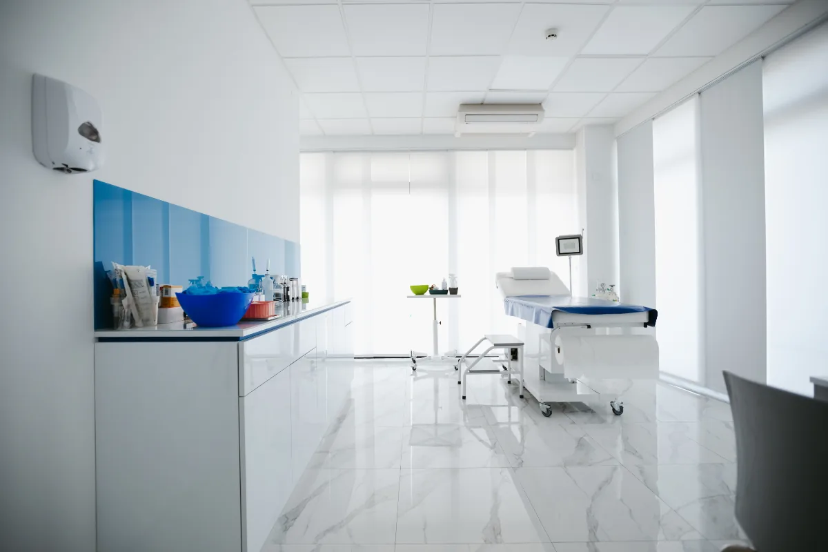 Behandlungsraum modern - Bauliche Hygieneberatung